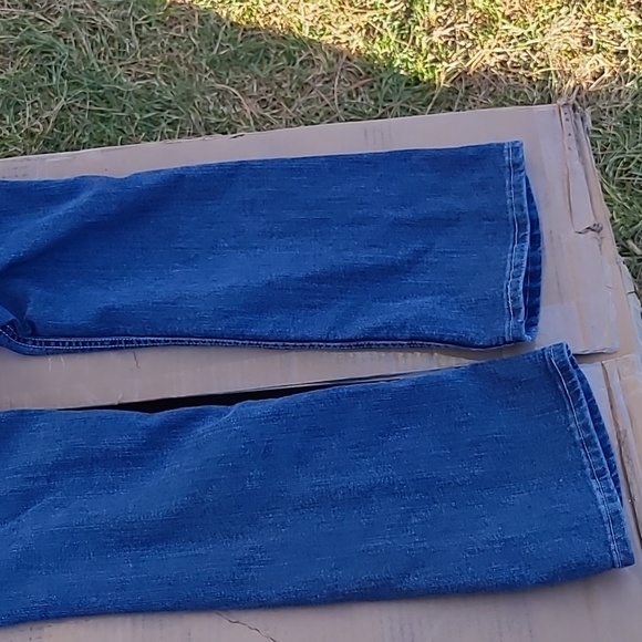 Wrangler Bootcut Jeans - Picture 2 of 6